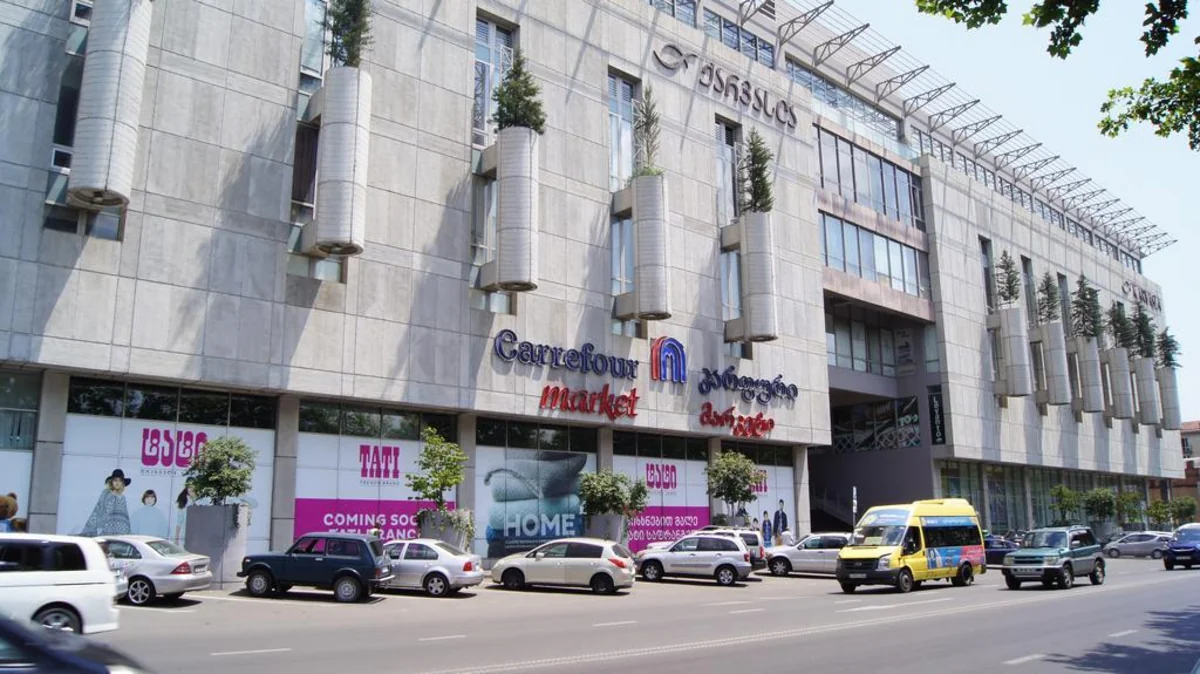 В Тбилиси эвакуирован торговый центр