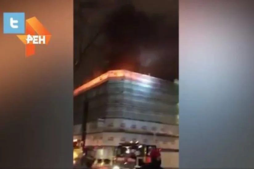 Сильный пожар начался в высотке в Лондоне - ВИДЕО