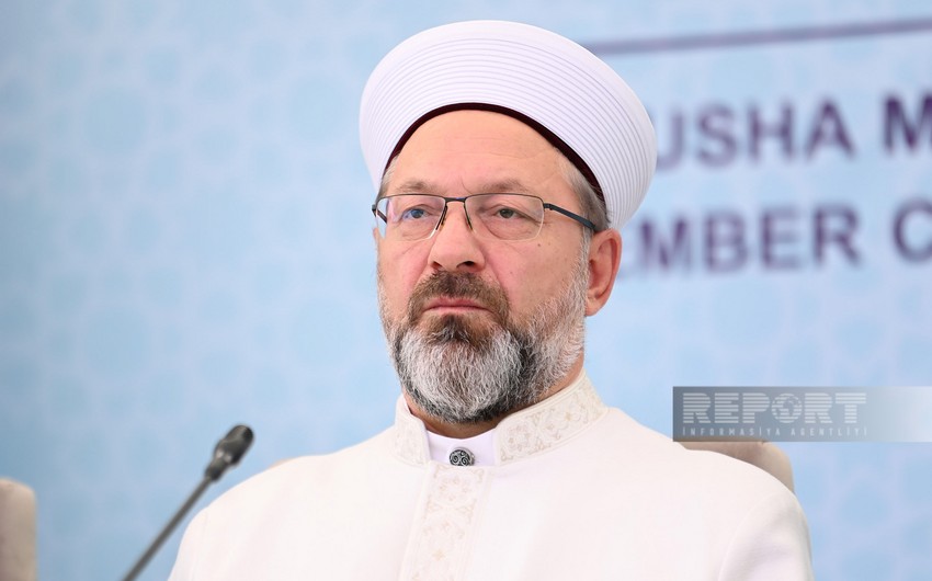 Əli Erbaş: Bu gün çiyin-çiyinə olmaq məcburiyyətindəyik