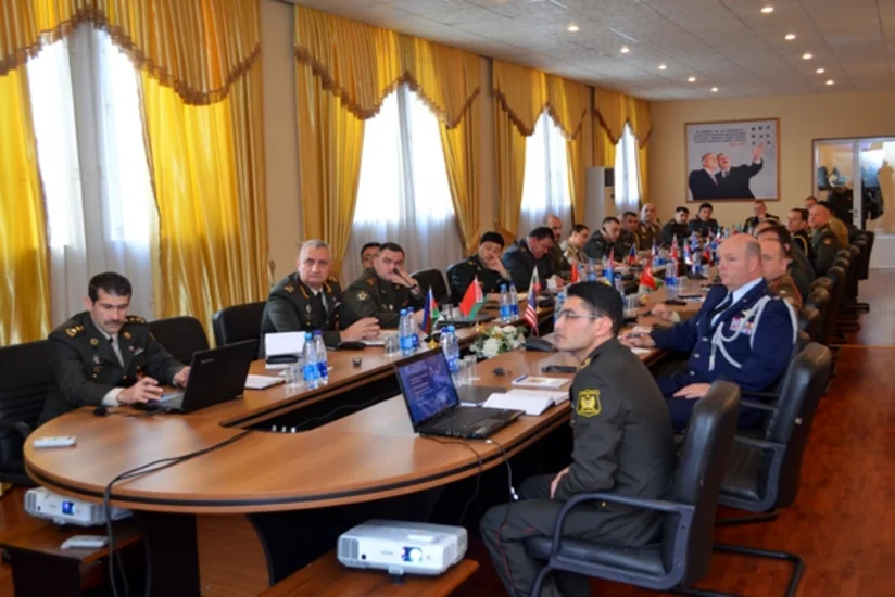 Azərbaycan Müdafiə Nazirliyi xarici dövlətlərin ölkədəki hərbi attaşeləri ilə ilin yekunlarına dair toplantı keçirib