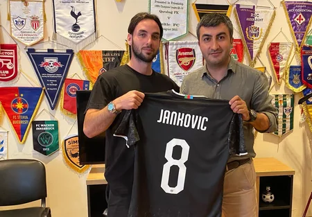 Qarabağ yeni transferi ilə müqavilə bağlayıb