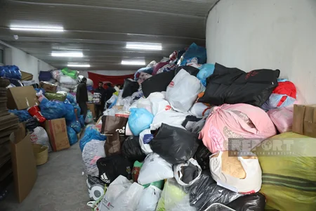 Bakıda Türkiyədə zəlzələdən zərərçəkənlərə yardım toplanılır - VİDEO