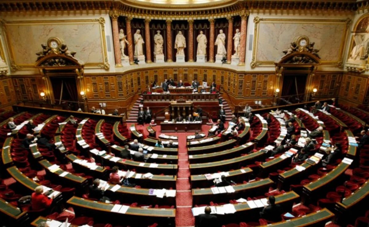 ​Fransa Parlamenti iclasa gəlməyən senatorlar cərimələnəcək