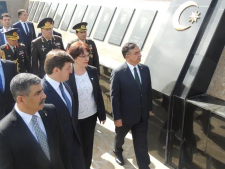Qəbələdə Azərbaycan, Gürcüstan və Türkiyə müdafiə nazirlərinin görüşü başlayıb - FOTO