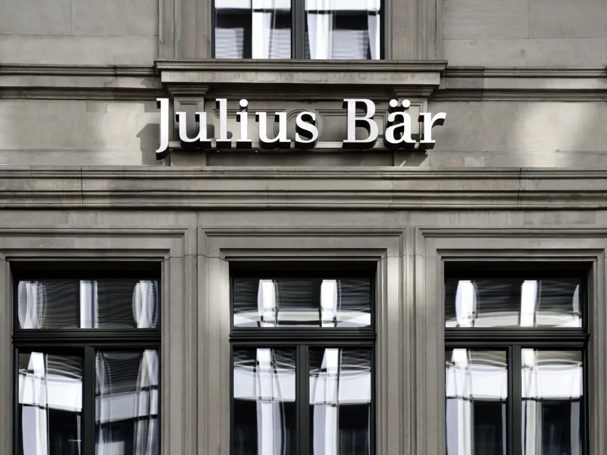 Швейцарский банк Julius Baer закроет счета клиентам из России