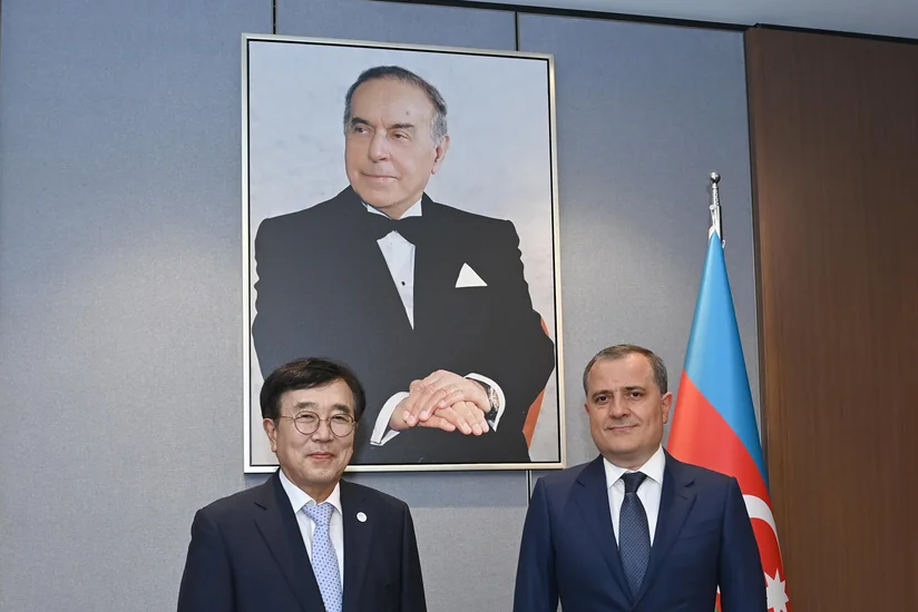 Jeyhun Bayramov meets with special representative of Korean President