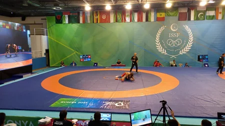 İslamiada: Azərbaycanın 4 güləşçisi finalda, Kolesnik gümüş medal qazanıb