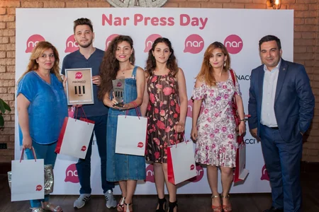 “Nar” mətbuat nümayəndələrini təbrik edib