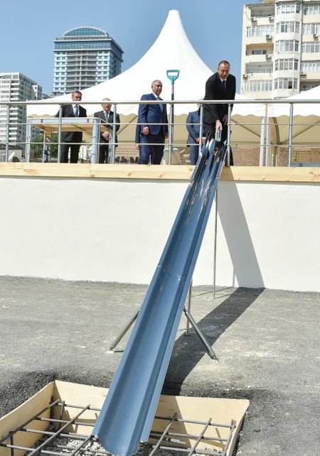 Prezident İlham Əliyev “Sovetski” ərazisində yeni yol-nəqliyyat infrastrukturunun təməlini qoyub