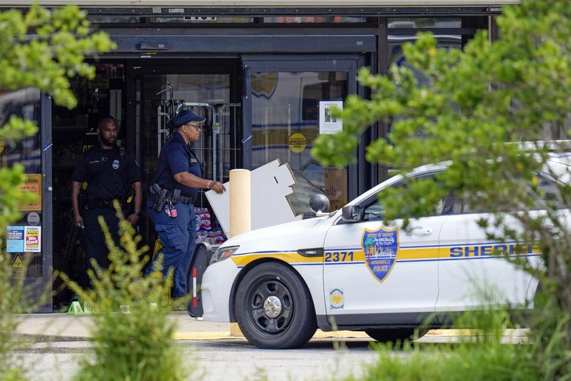 1 dead, 2 in stable condition after shooting in Jacksonville Beach, Florida