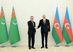 President Ilham Aliyev phones Gurbanguly Berdimuhamedov