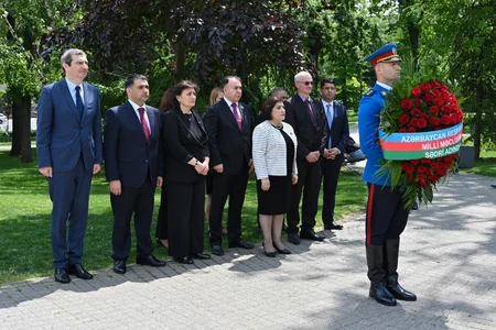 Milli Məclisin sədri Belqradda Ümummilli Liderin abidəsini ziyarət edib