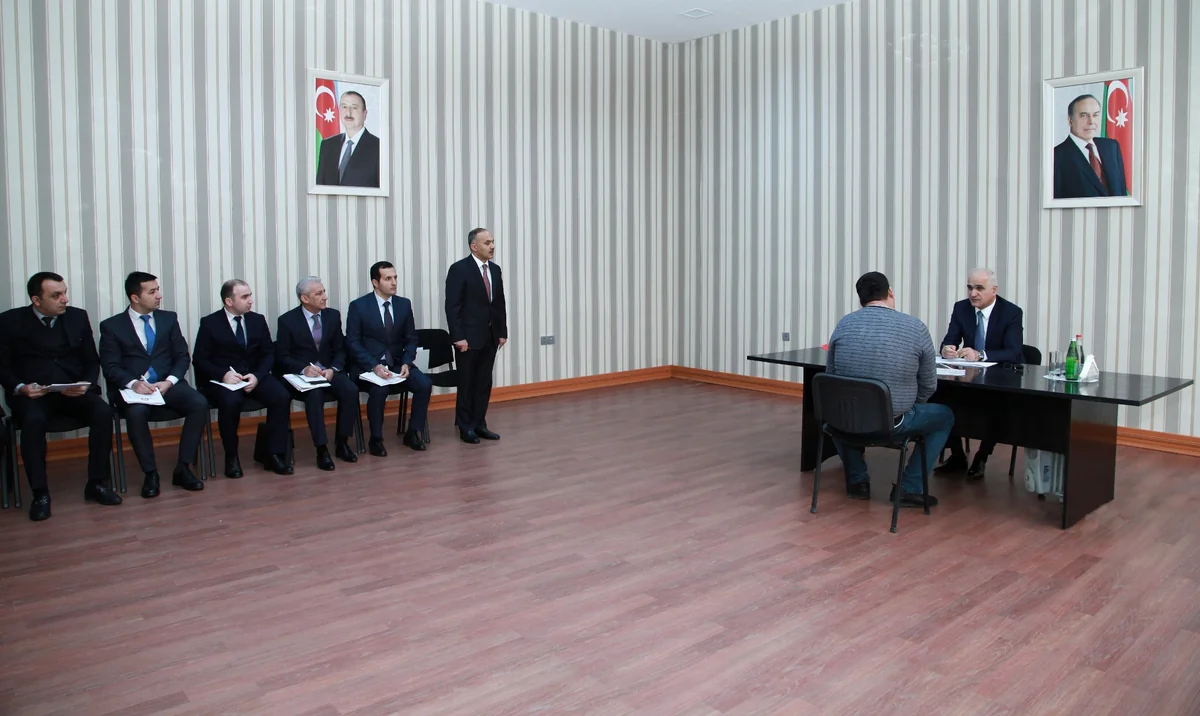 İqtisadiyyat naziri Ucarda vətəndaşları qəbul edib