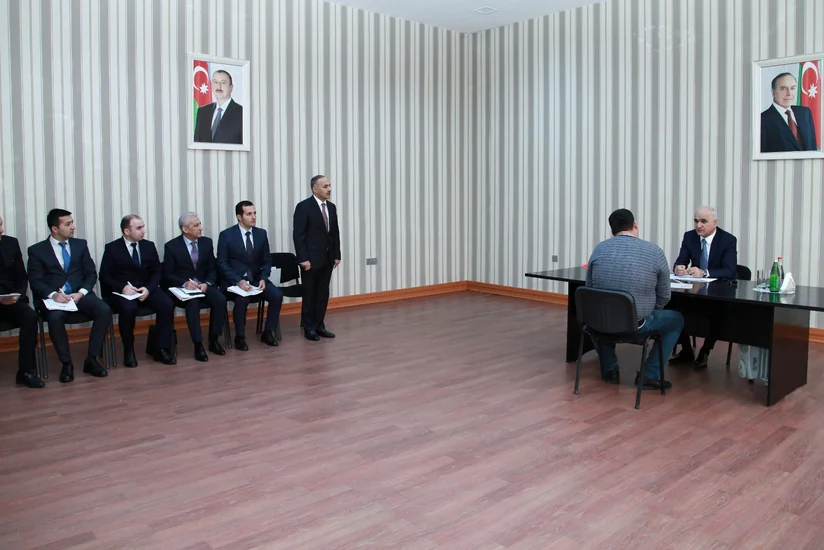 İqtisadiyyat naziri Ucarda vətəndaşları qəbul edib