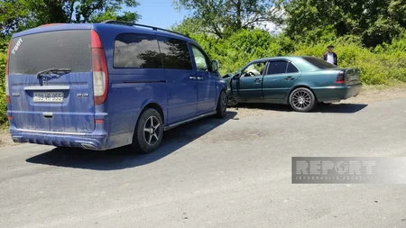 Şəkidə mikroavtobusla minik avtomobili toqquşub, xəsarət alanlar var - YENİLƏNİB