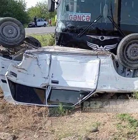Goranboyda avtobusla minik avtomobili toqquşub, xəsarət alanlar var