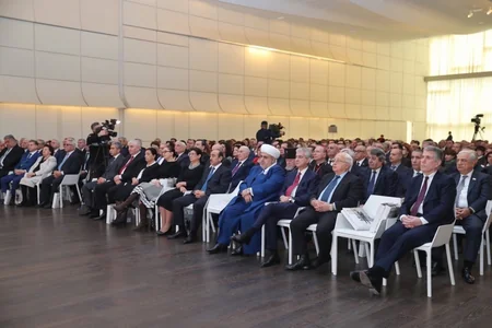 “İlham Əliyev on beş illik prezidentlik dövrünün uğur salnaməsi. 2003-2018” filminin və kitabının təqdimat mərasimi keçirilib