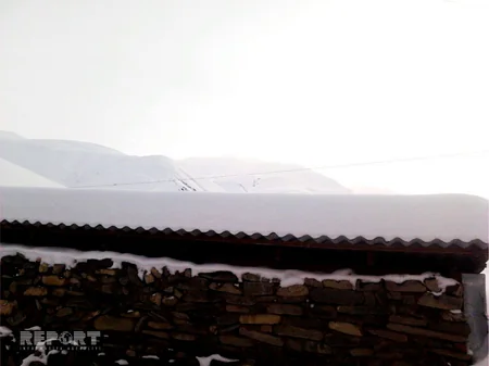 Qubada bir sıra kəndlərə gedən yollar buz bağlayıb - FOTO