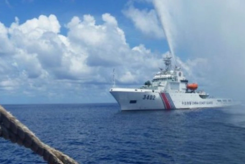 Çin sahil mühafizəsi Filippin gəmilərinə qarşı su şırnaqlarından istifadə edib