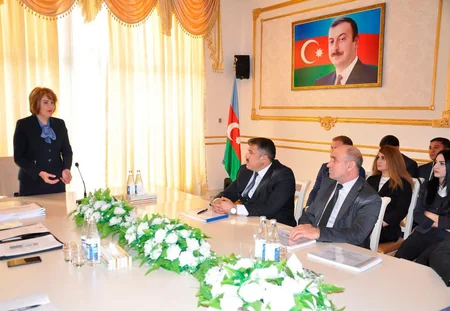 Təhsil nazirinin müavini məktəb direktorları ilə görüşüb