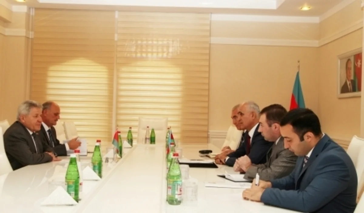 Şahin Mustafayev Belarusun Azərbaycandakı səfiri ilə görüşüb