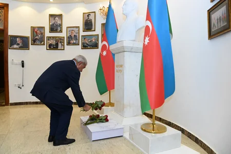 Jeyhun Bayramov visits Azerbaijani Embassy in Iraq