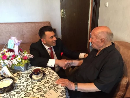 AzTV əməkdaşları müharibə veteranlarını təbrik edib