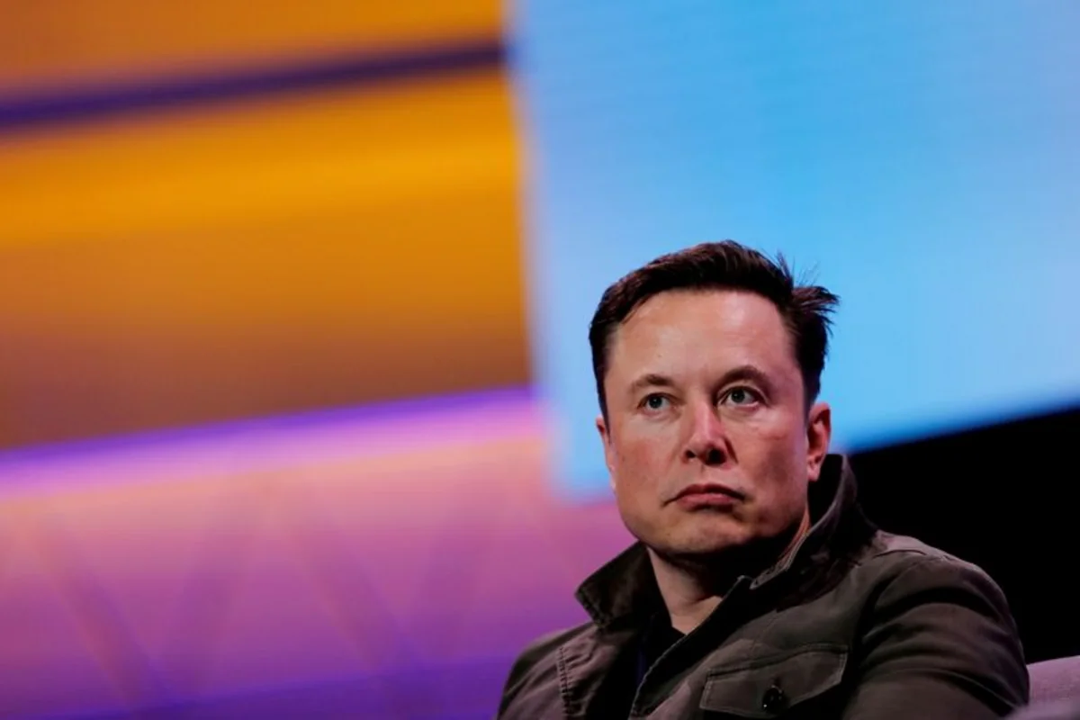 Elon Musk again sells Tesla shares