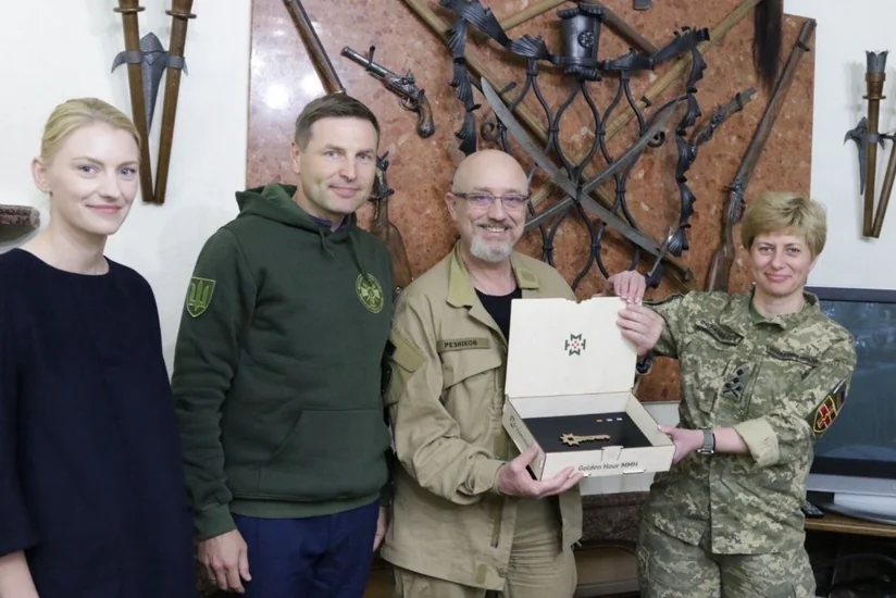 Министр обороны Эстонии посетил Киев и передал ВСУ мобильный госпиталь