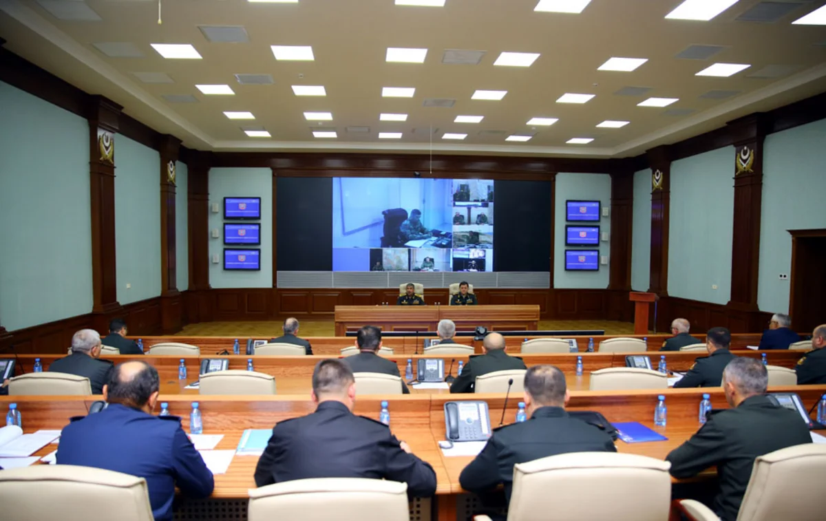 Defence minister meets with staff involved in Command-Staff War Games