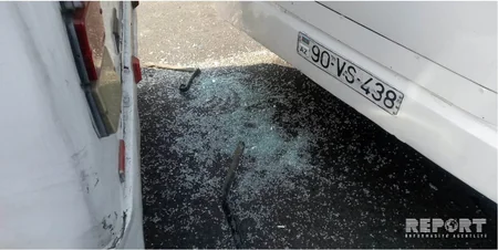 Bakıda sərnişin avtobusu qəza törədib - FOTO