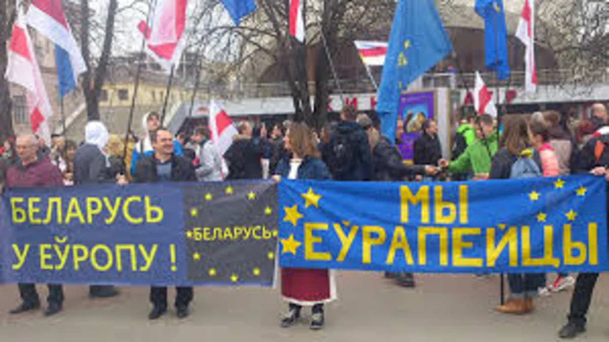 Белорусская оппозиция проводит митинг против создания российской авиабазы