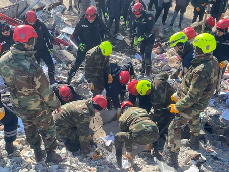 Azərbaycan xilasediciləri 37 nəfəri dağıntılar altından sağ, 145 nəfərin isə meyitini çıxarıb