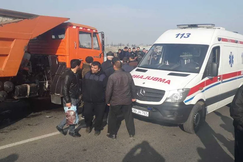 В Кюрдемире КамАЗ столкнулся с легковушкой, один человек погиб - ВИДЕО - ОБНОВЛЕНО