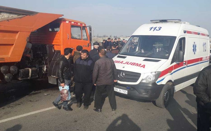 Kürdəmirdə KamAZ qəza törədib, ölən var - VİDEO - YENİLƏNİB