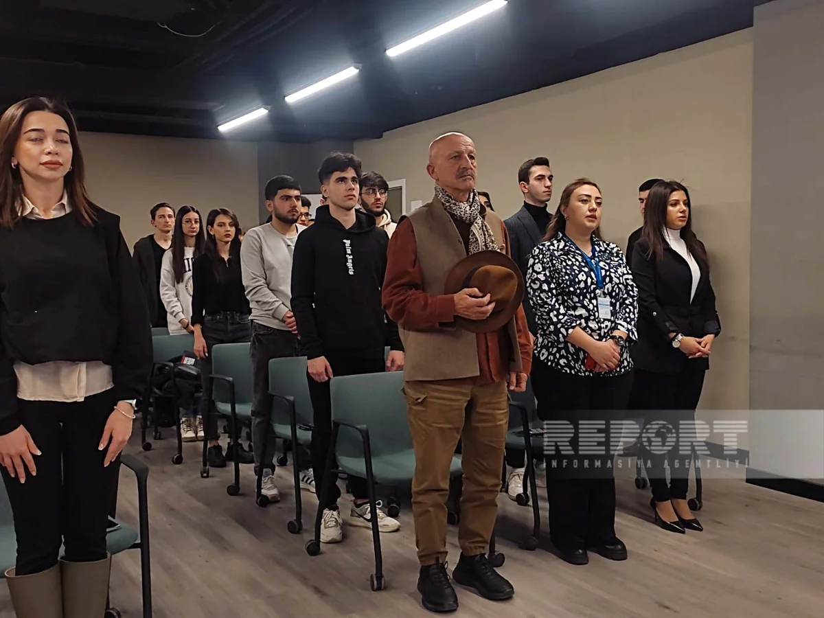 Reza Deghati introduces photos taken from Khojaly genocide to young people