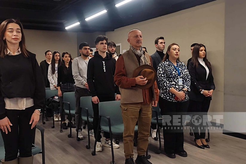 Reza Deghati introduces photos taken from Khojaly genocide to young people