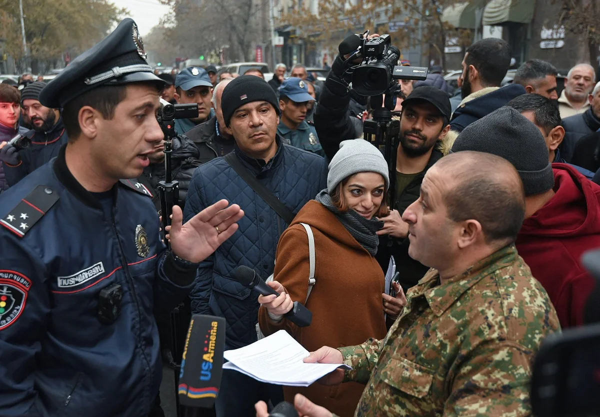 Между сторонниками и противниками Пашиняна произошла перепалка в Ереване