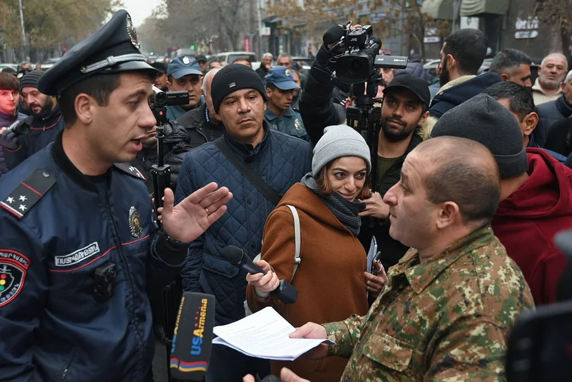 Между сторонниками и противниками Пашиняна произошла перепалка в Ереване