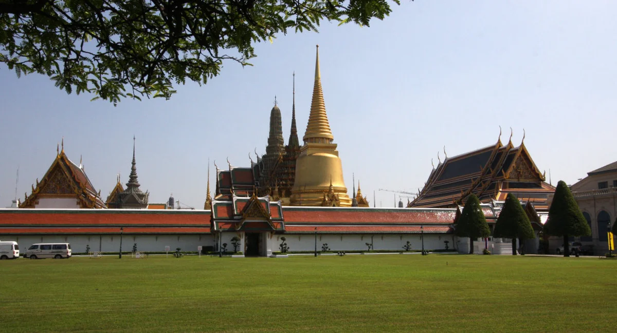 Thailand's parliament invites Crown Prince to take throne