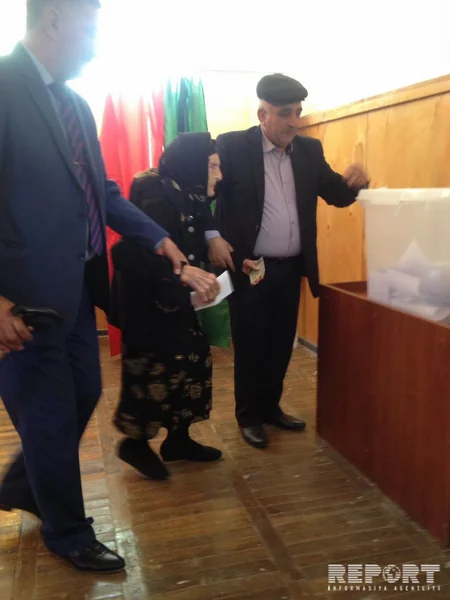 Azərbaycanın ən yaşlı seçicisi səs verib - FOTO