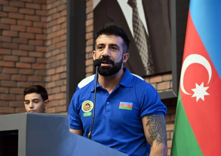 Fərid Qayıbov beynəlxalq yarışlarda uğurlu çıxış etmiş idmançılarla görüşüb