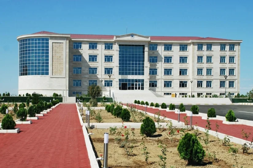 Naxçıvan Dövlət Universitetinin müəllimlərinə fəxri adlar verilib