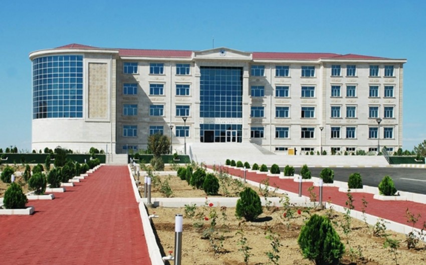Naxçıvan Dövlət Universitetinin müəllimlərinə fəxri adlar verilib