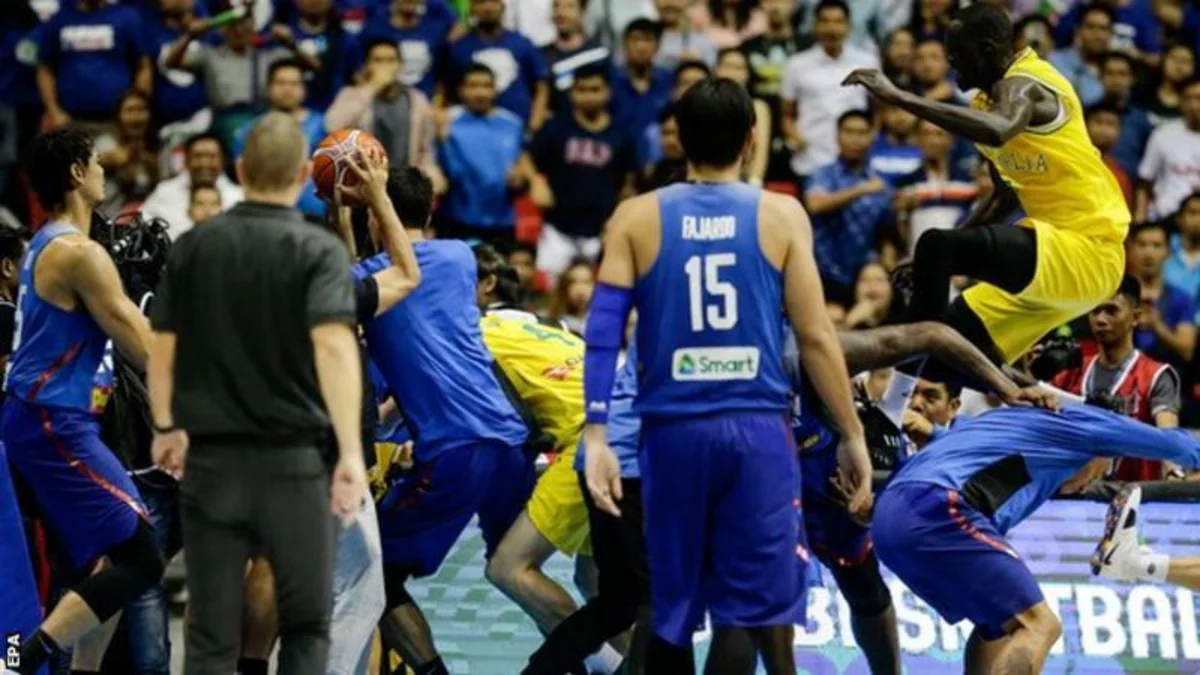 Mass brawl between basketball teams at World Cup qualifier - VIDEO