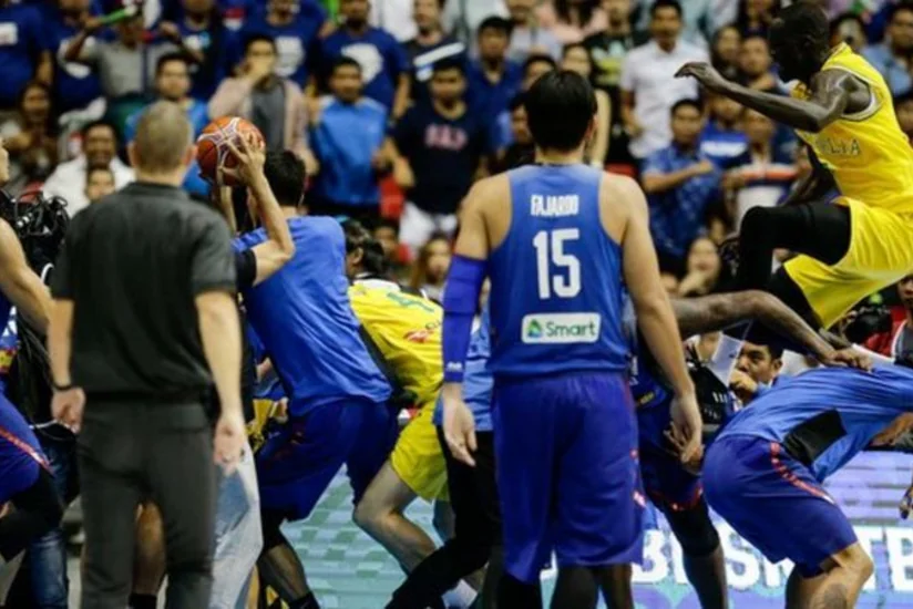Basketbol yığmaları arasında dünya çempionatının seçmə oyunu zamanı kütləvi dava düşüb - VİDEO