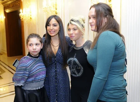 Leyla Əliyeva “Balaca şahzadə” əsərinin motivləri əsasında hazırlanan tamaşanın premyerasına baxıb