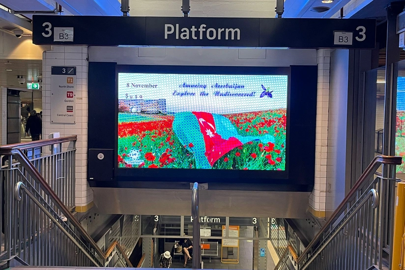 В сиднейском метро установлены билборды по случаю Дня Победы