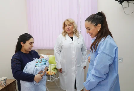 Leyla Əliyeva Sabunçu rayonundakı 2 saylı doğum evində olub
