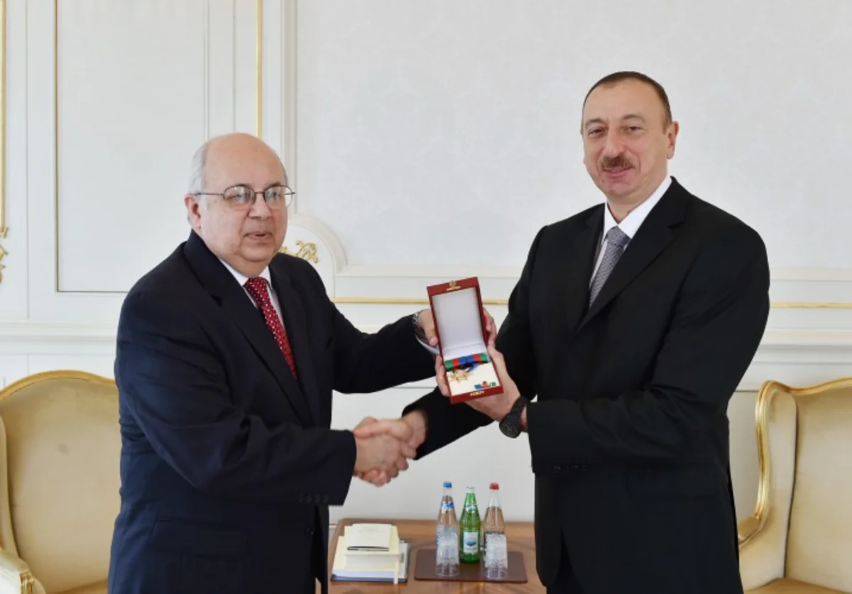 ​Prezident İlham Əliyev İsgəndəriyyə Kitabxanasının direktorunu “Dostluq” ordeni ilə təltif edib